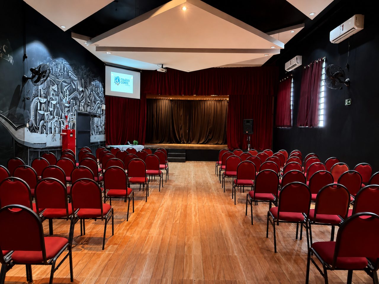 Teatro / auditório do Colégio Conte